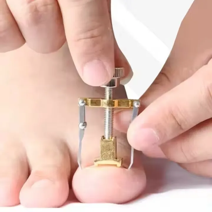 Nageltrångsverktyg med korrigeringsskruv