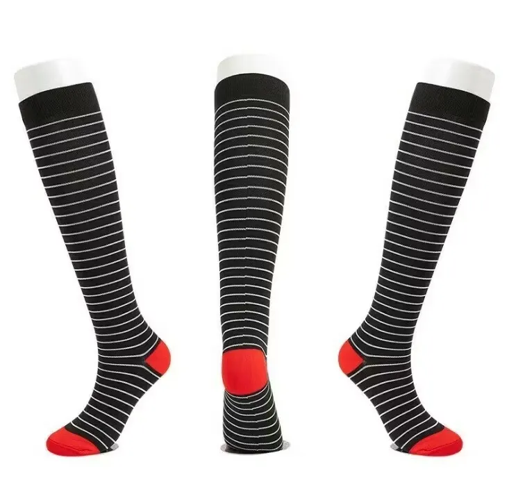 Stödstrumpor Black and Red with Stripes Nr 54